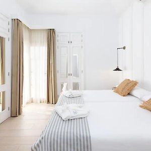 Deluxe  One-Bedroom Ground Floor Apartment